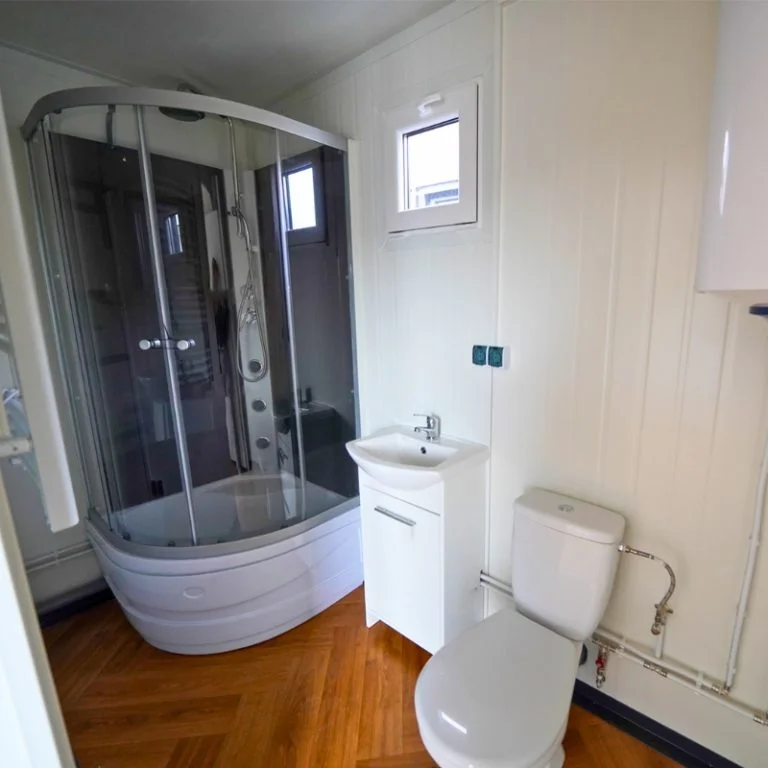 Badkamer-van-prefab-chalets-1-768x768