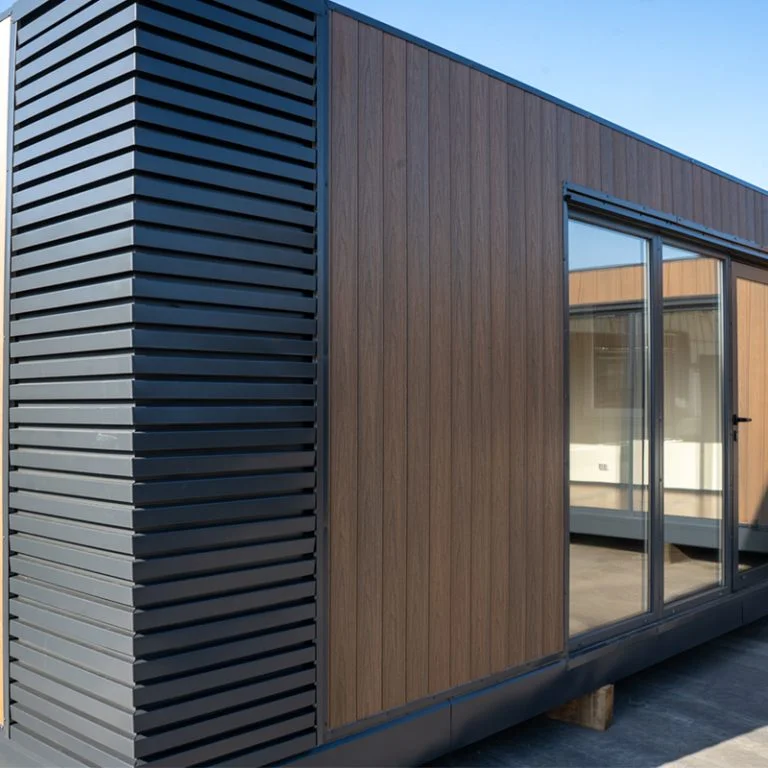 Luxe-prefab-kantoorunit-met-stijlvolle-afwerking-768x768